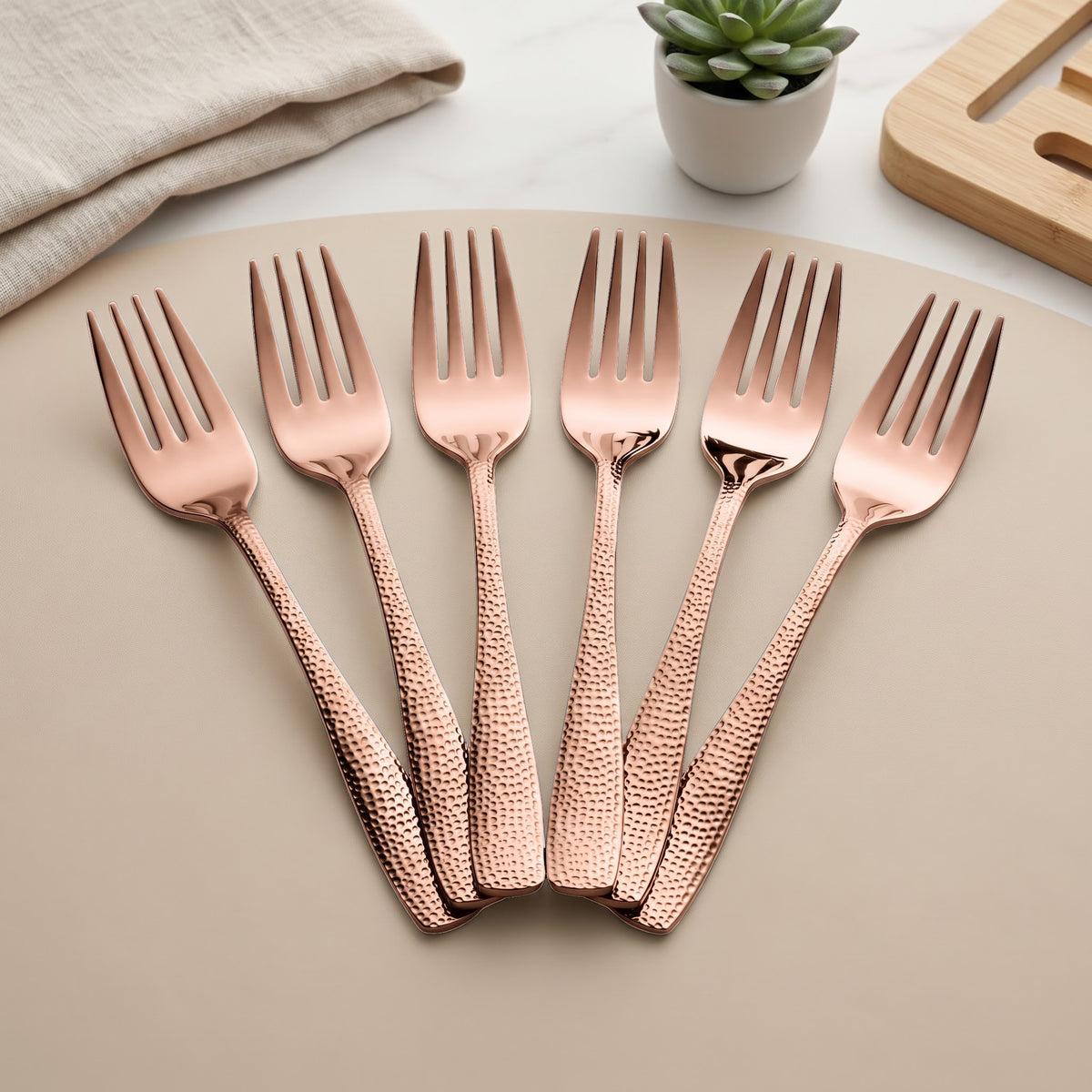 Parage Hammered Stainless Rose Gold Steel Dinner Fork Set of 6, 16.5 cm Length Table Forks with 1.7 mm Thickness Heavy Gauge Thickness, Mirror Finish Cutlery for Home Kitchen Dining